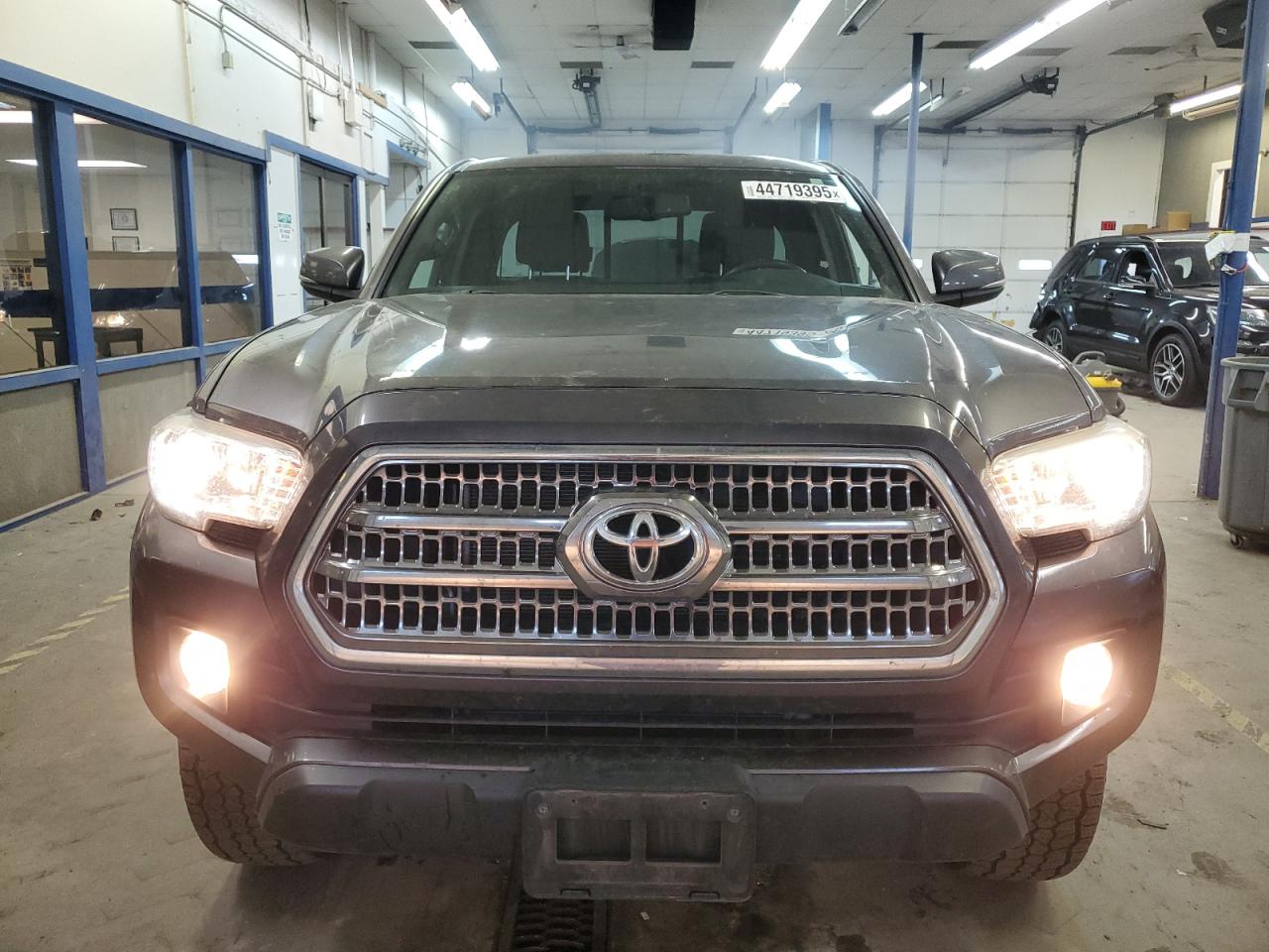 2016 Toyota Tacoma - Image 5