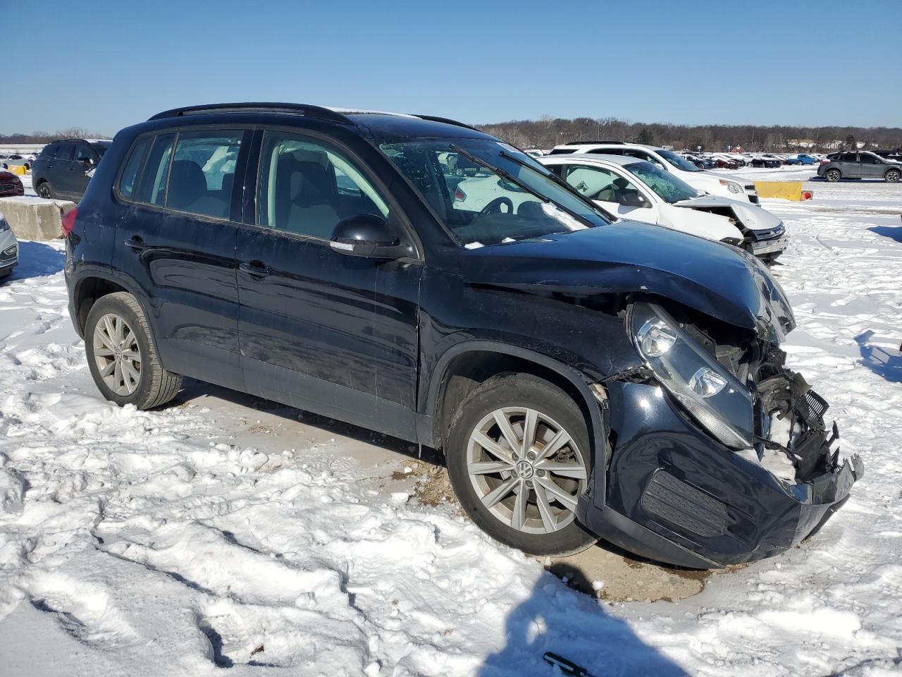 2017 Volkswagen Tiguan - Image 4