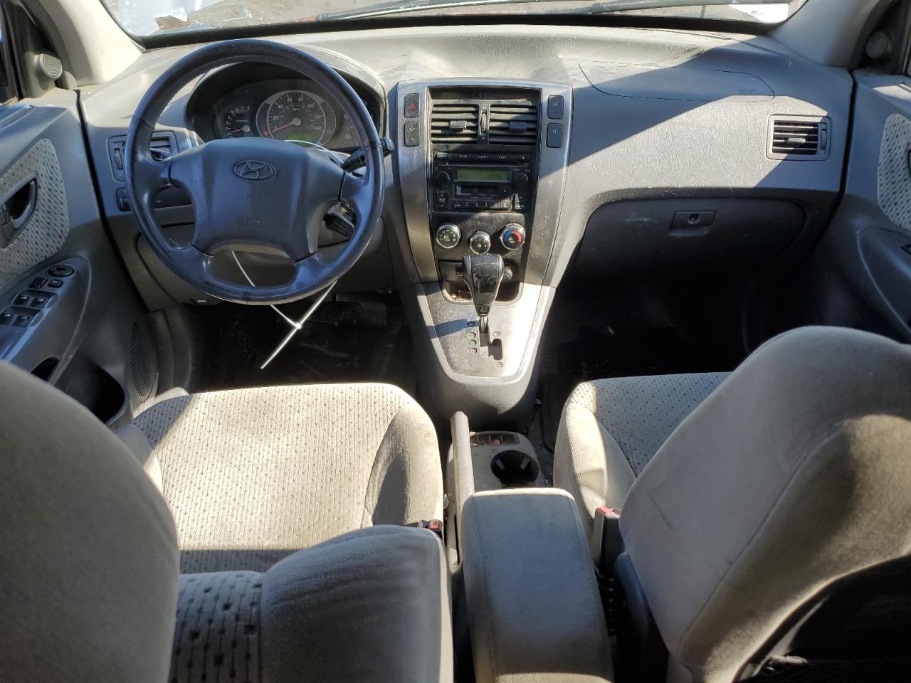 2005 Hyundai Tucson - Image 8
