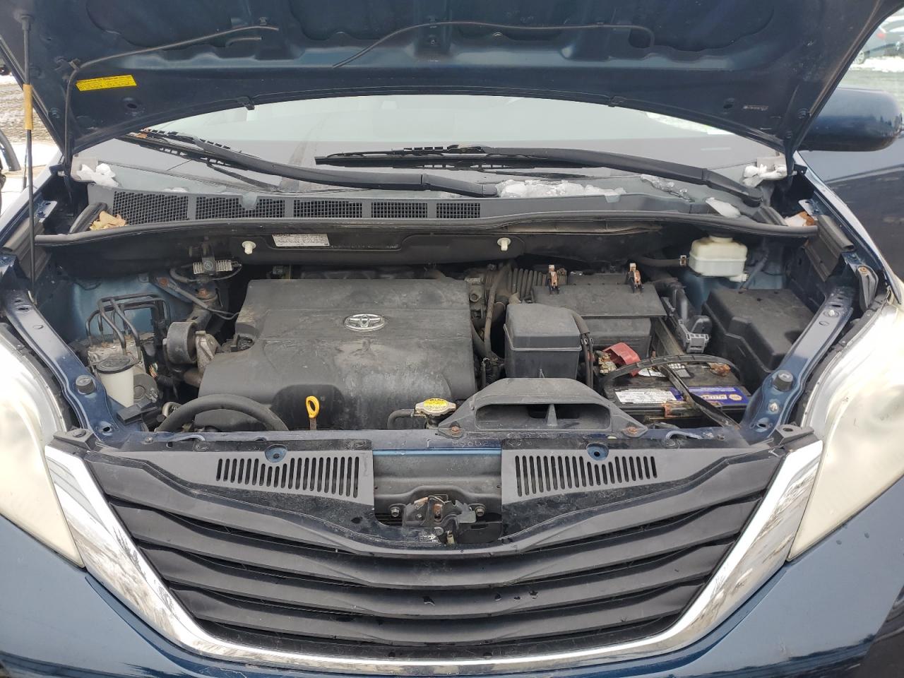 2012 Toyota Sienna - Image 12