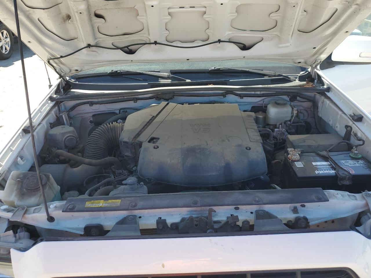 2015 Toyota Tacoma - Image 13