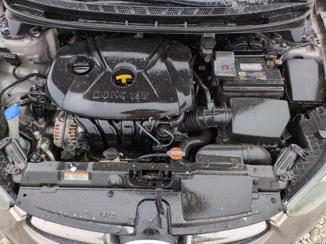 2011 Hyundai Elantra - Image 11