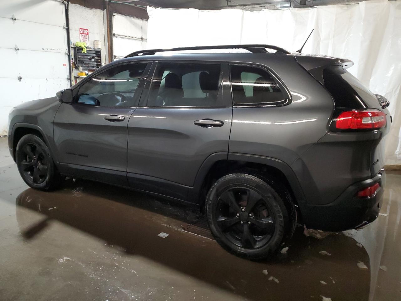 2015 Jeep Grand Cherokee - Image 2