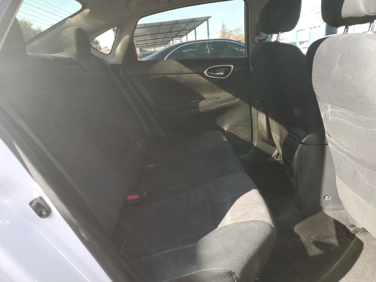 2015 Nissan Sentra - Image 11