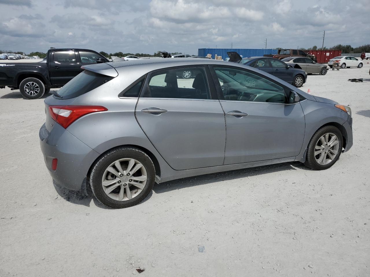 2013 Hyundai Elantra - Image 3