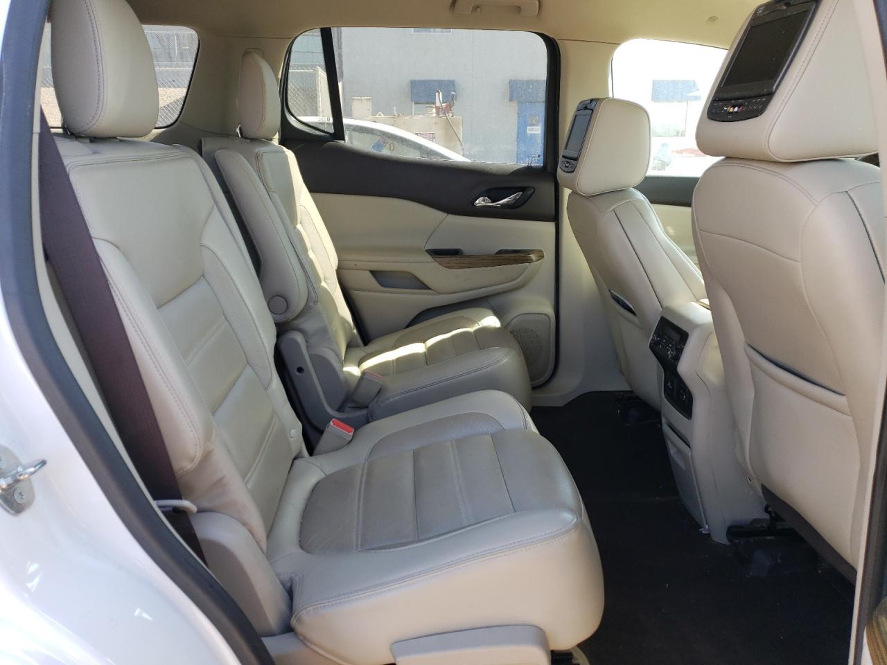 2017 GMC Acadia - Image 11