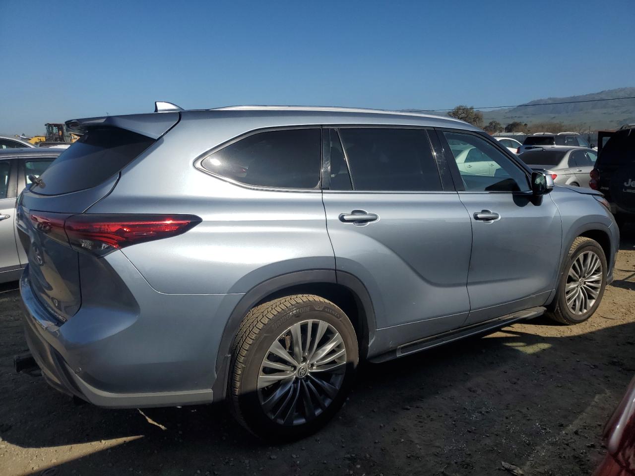 2020 Toyota Highlander - Image 3