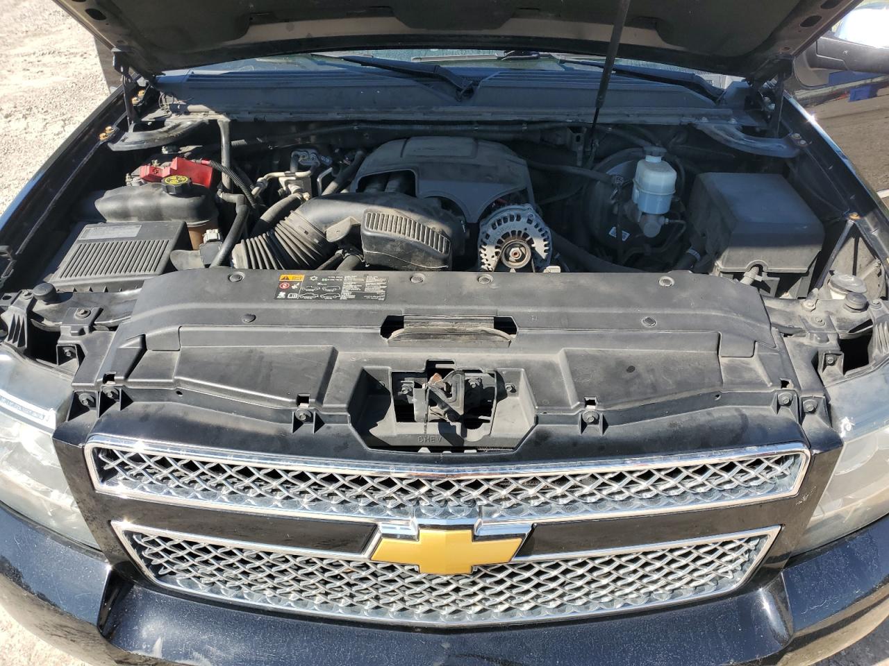 2014 Chevrolet Suburban - Image 12