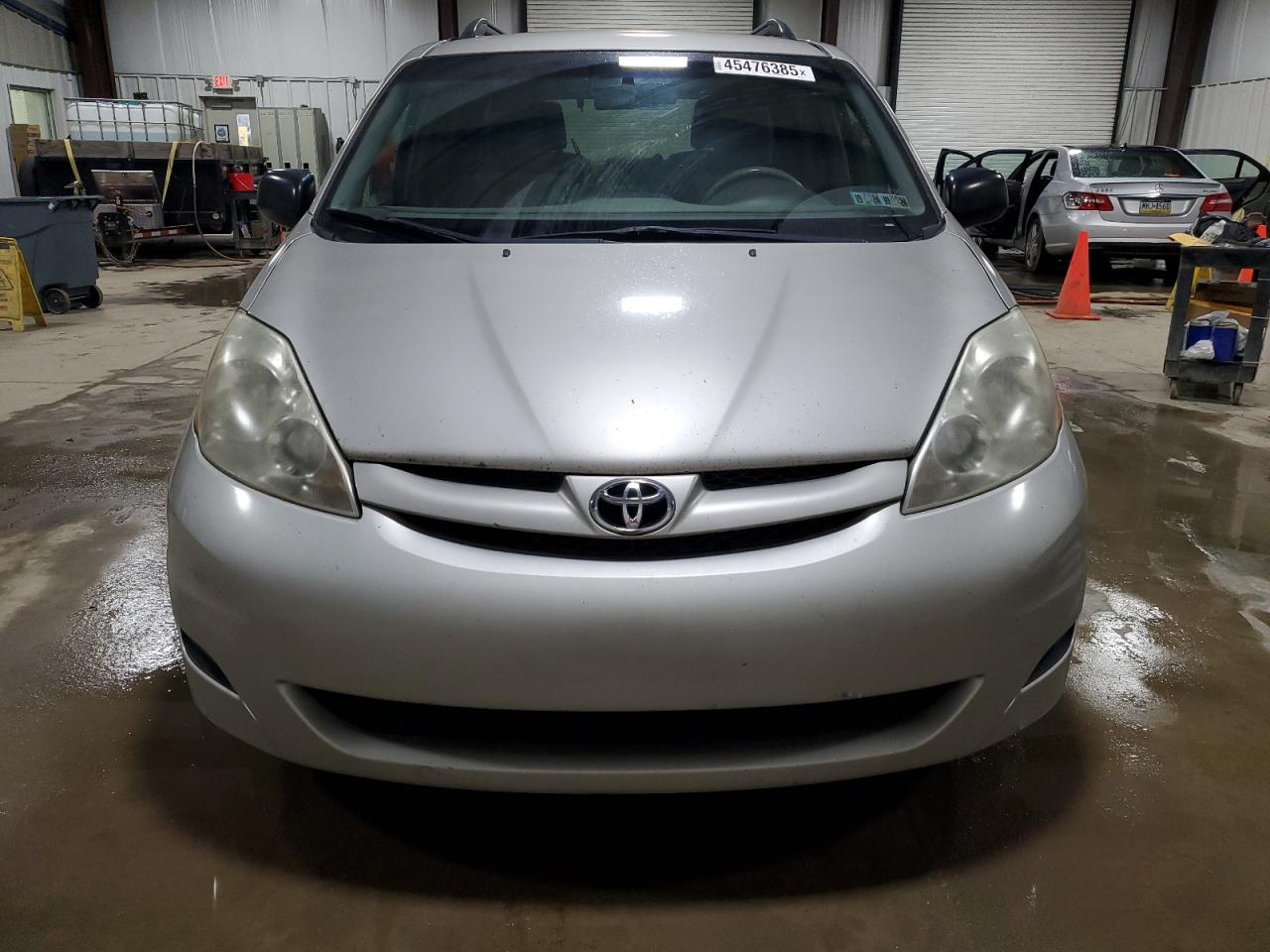 2010 Toyota Sienna - Image 5