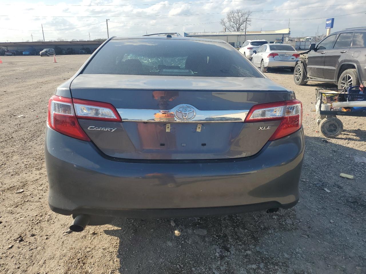 2014 Toyota Camry - Image 6