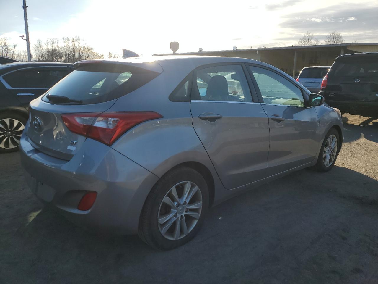 2013 Hyundai Elantra - Image 3