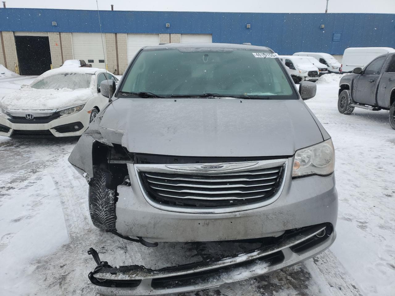 2016 Chrysler Town & Country - Image 5