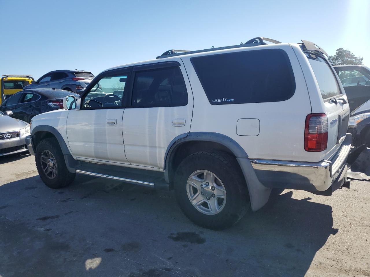 2000 Toyota 4Runner - Image 2
