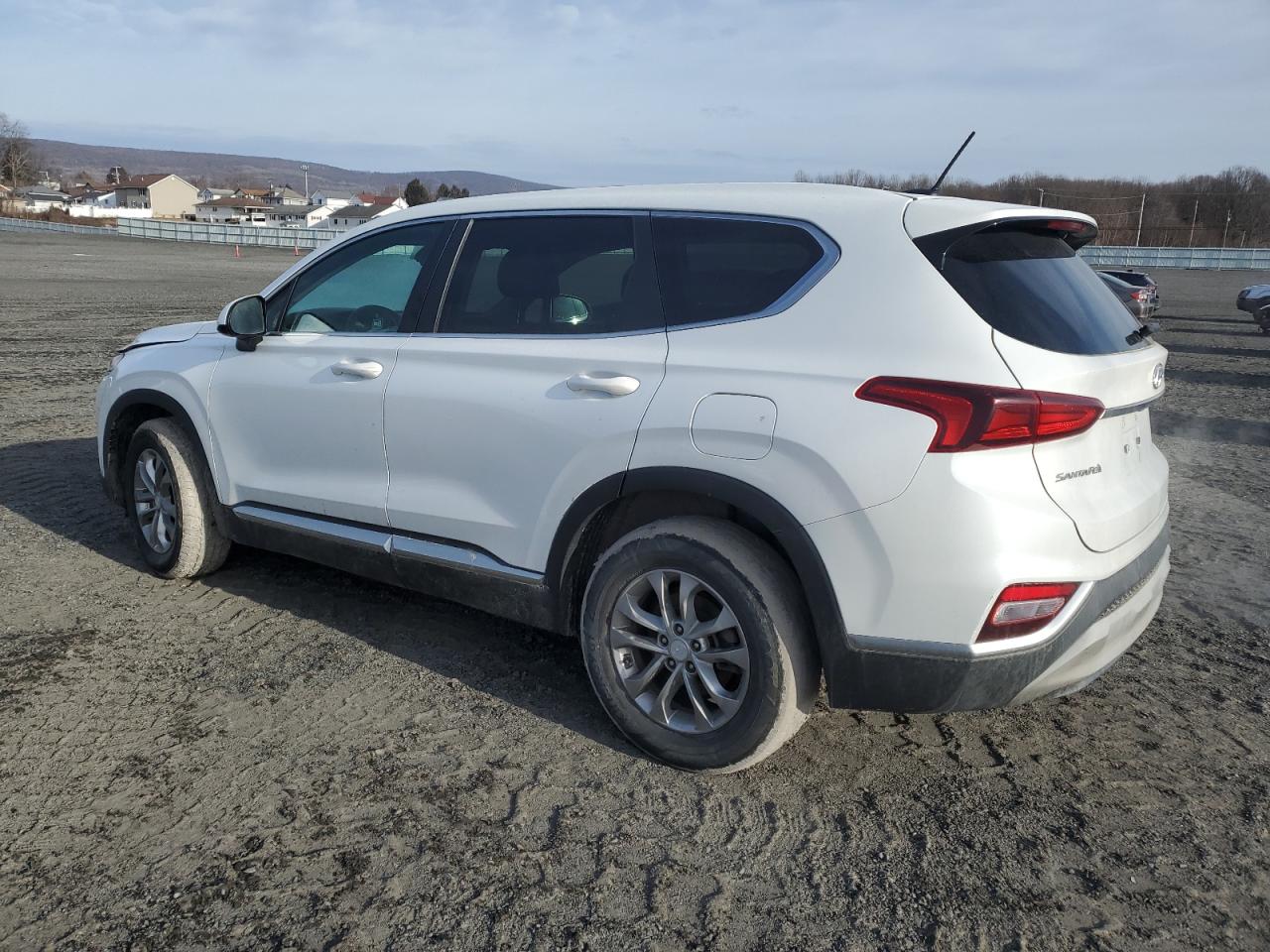 2019 Hyundai Santa Fe - Image 2