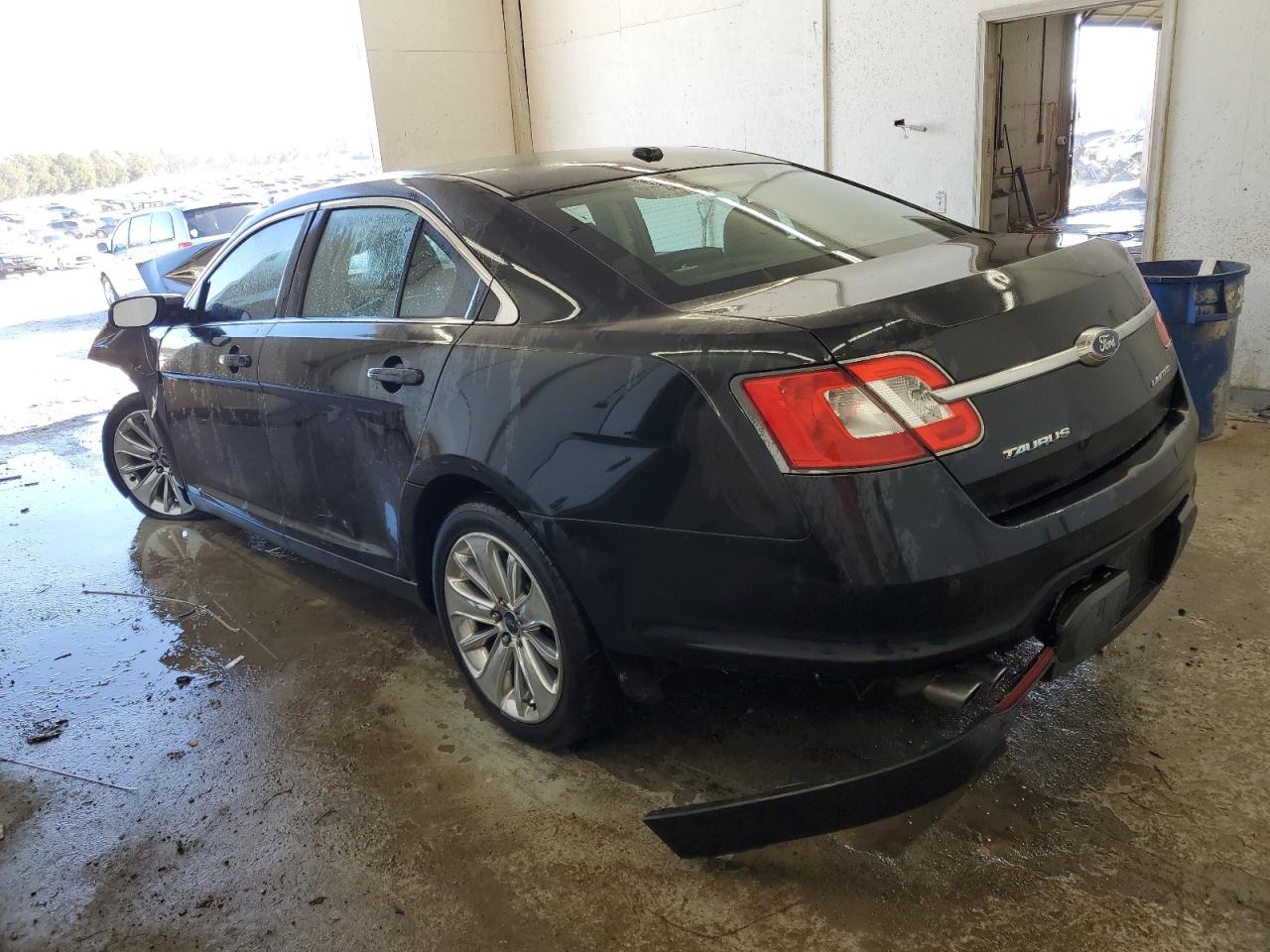 2011 Ford Taurus - Image 2