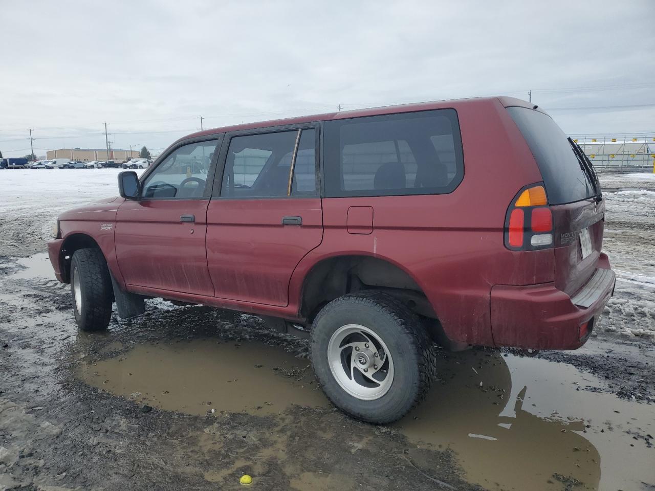 2001 Mitsubishi Montero - Image 2
