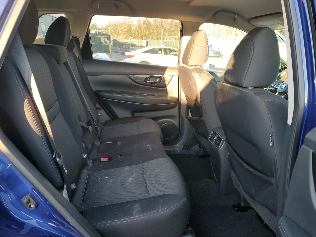 2017 Nissan Rogue - Image 10