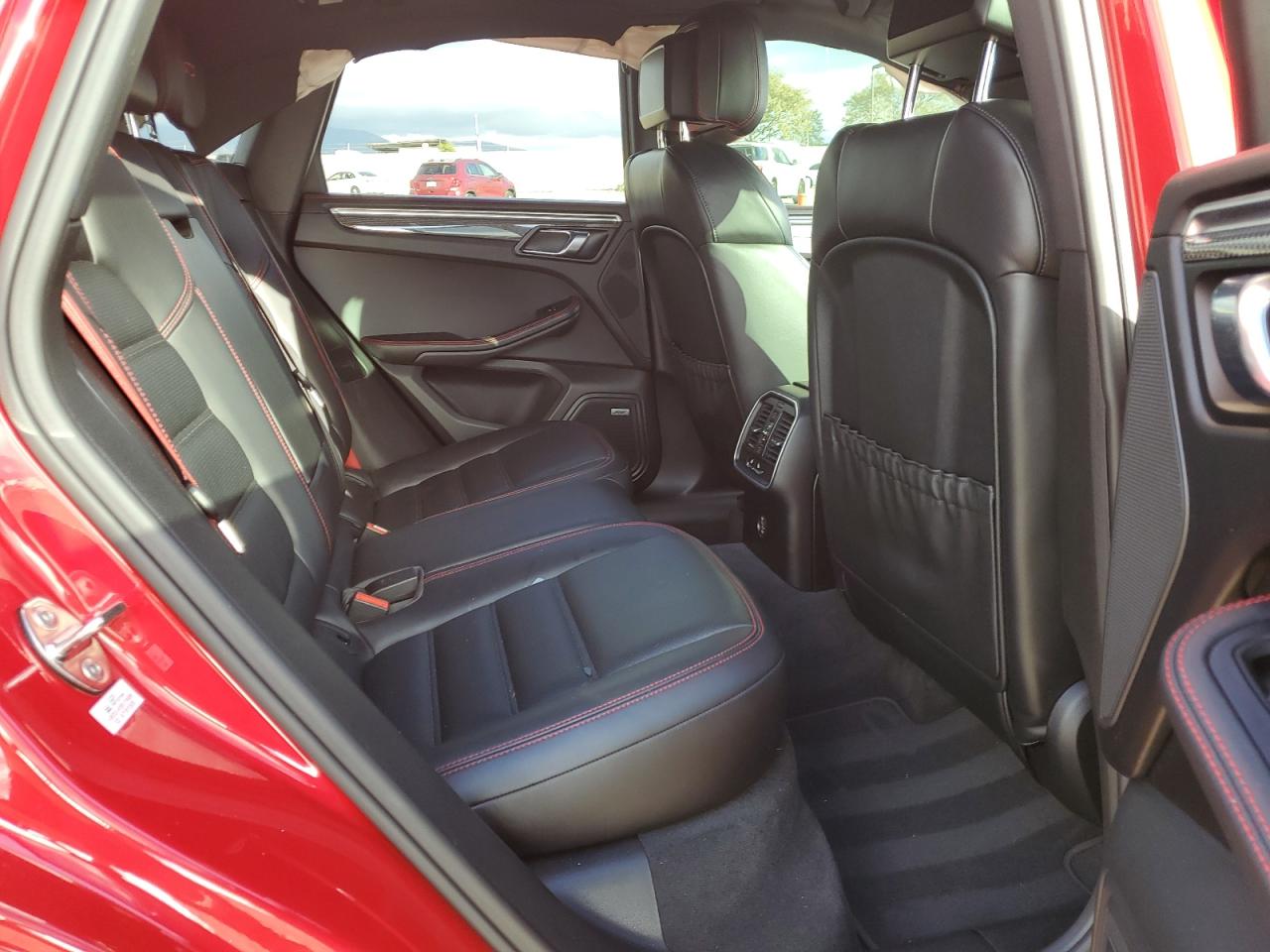 2018 Porsche Macan - Image 11