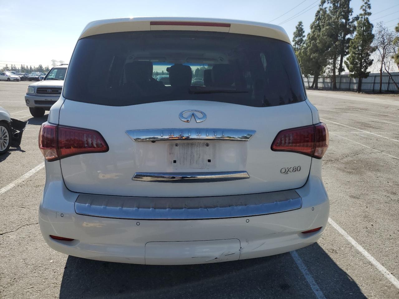 2015 Infiniti QX80 - Image 6