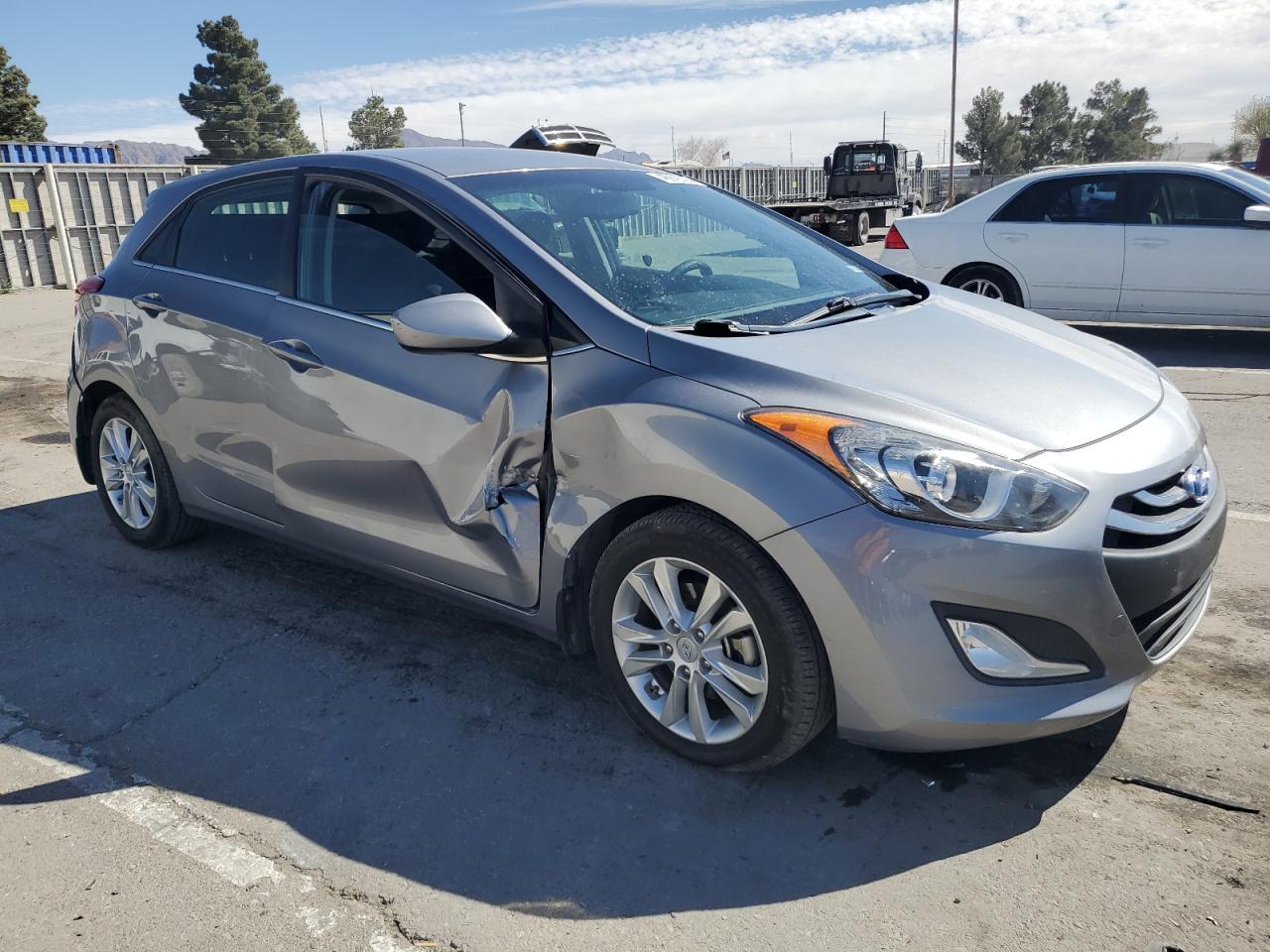2013 Hyundai Elantra - Image 4