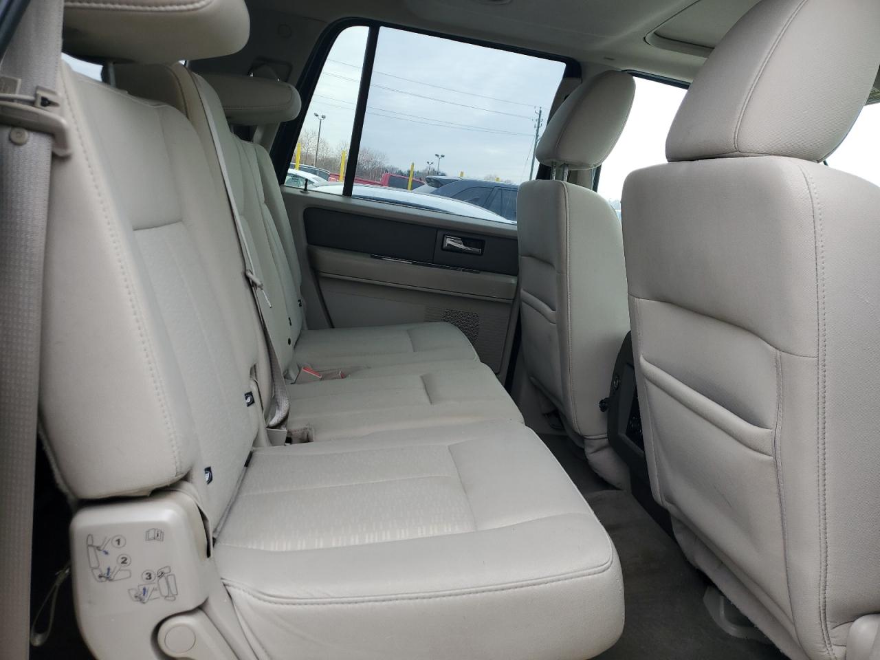 2012 Ford Expedition - Image 11