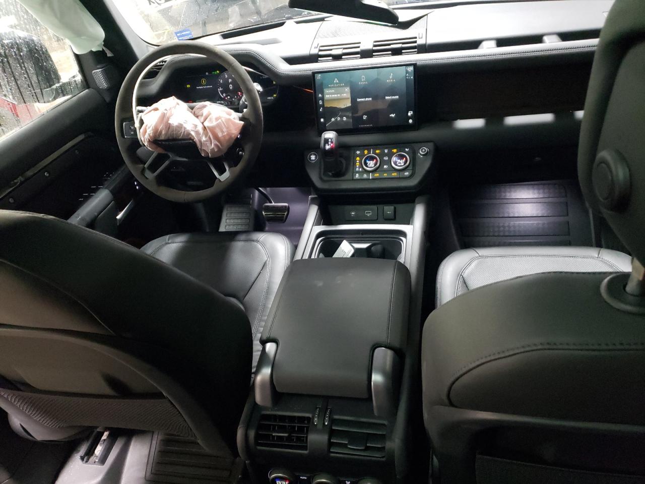 2023 Land Rover Defender - Image 8