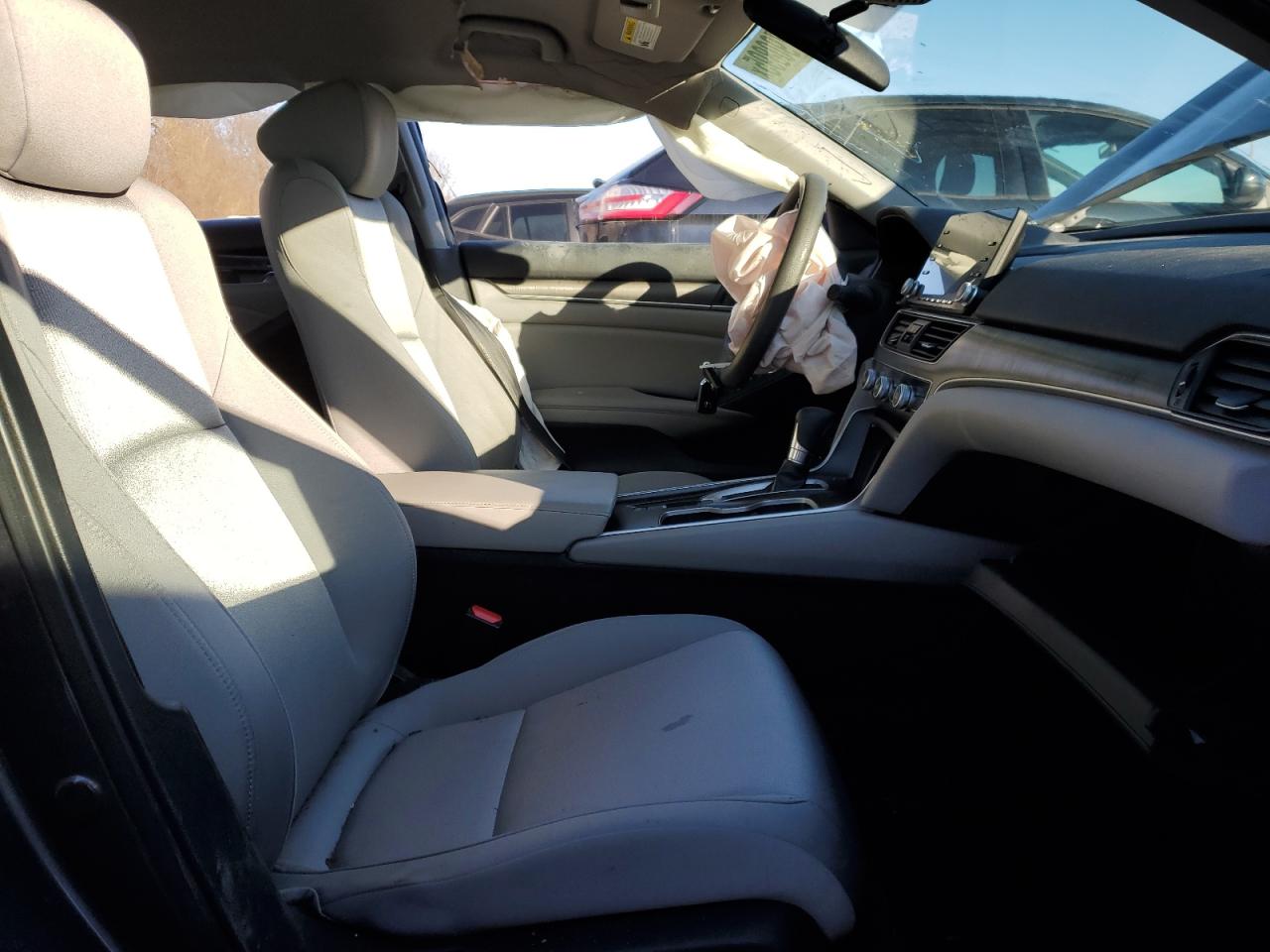 1hgcv1f1xka076909 1HGCV1F1XKA076909 2019 Honda Accord Lx
