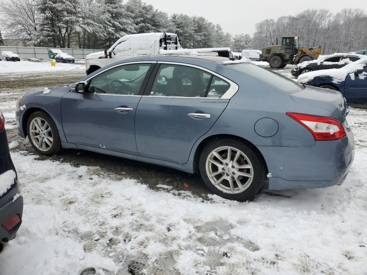 2010 Nissan Maxima - Image 2