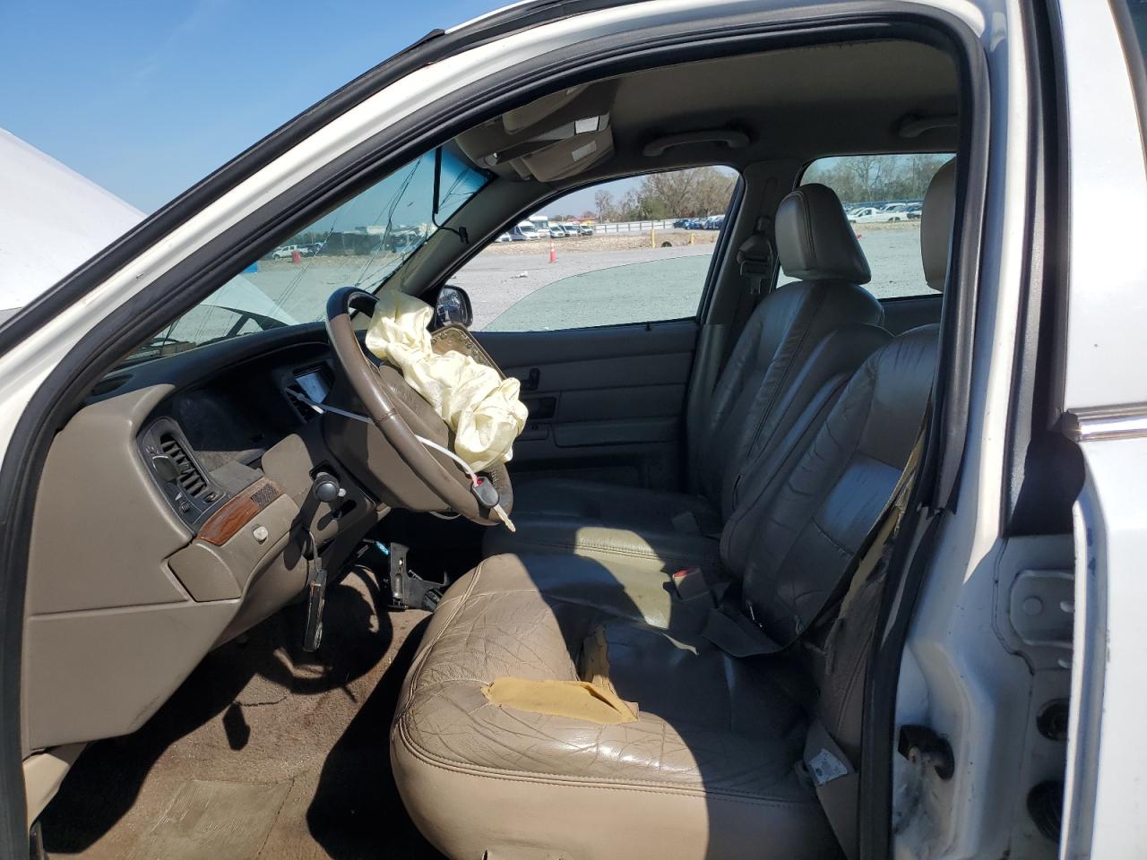 2004 Ford Crown Victoria - Image 7