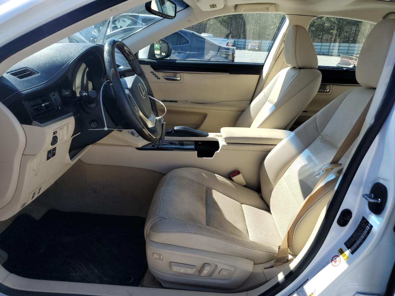 2014 Lexus ES - Image 7