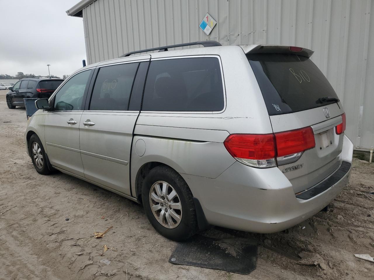 2008 Honda Odyssey - Image 2