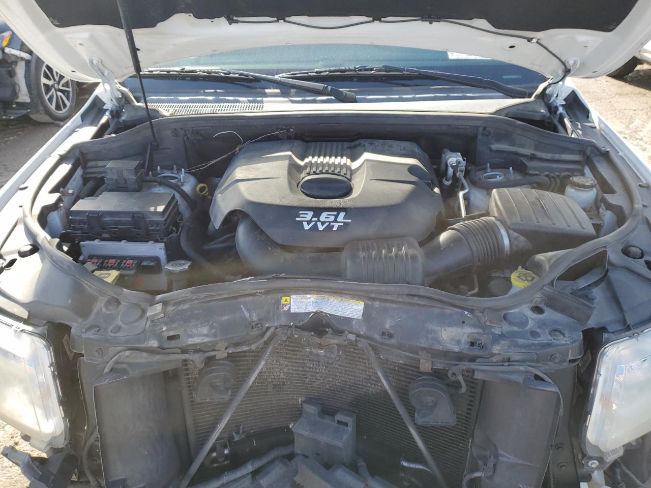2013 Jeep Grand Cherokee - Image 12