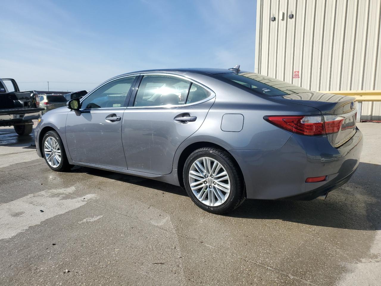 2013 Lexus ES - Image 2