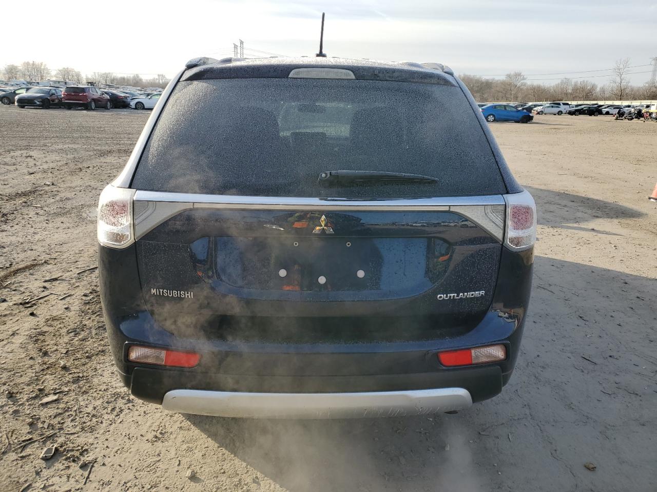 2015 Mitsubishi Outlander - Image 6