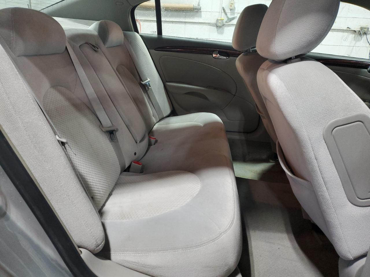 2010 Buick Lucerne - Image 10