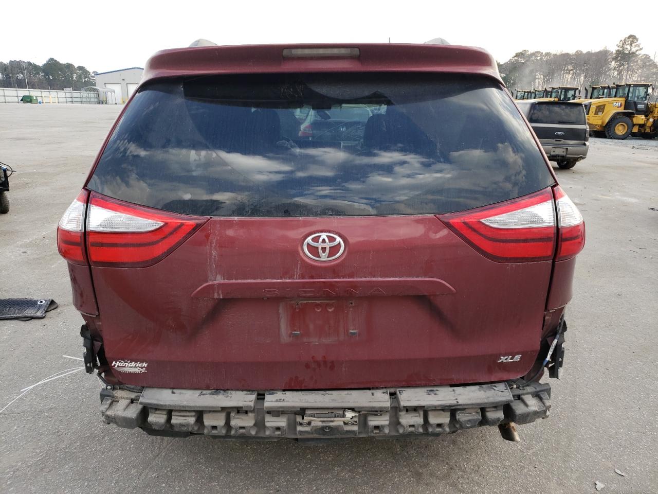 2015 Toyota Sienna - Image 6