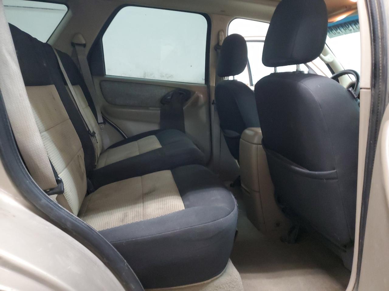 2007 Ford Escape - Image 11