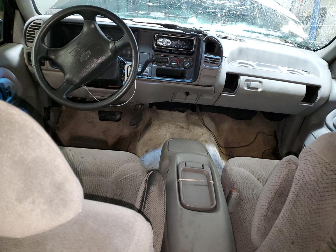 1996 Chevrolet Tahoe K1500 VIN: 3GNEK18R2TG159716 Lot: 46094405