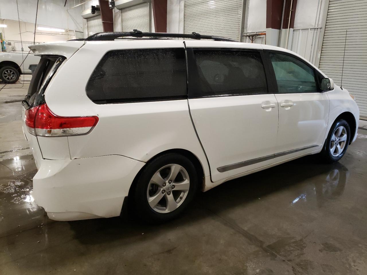 2013 Toyota Sienna - Image 3