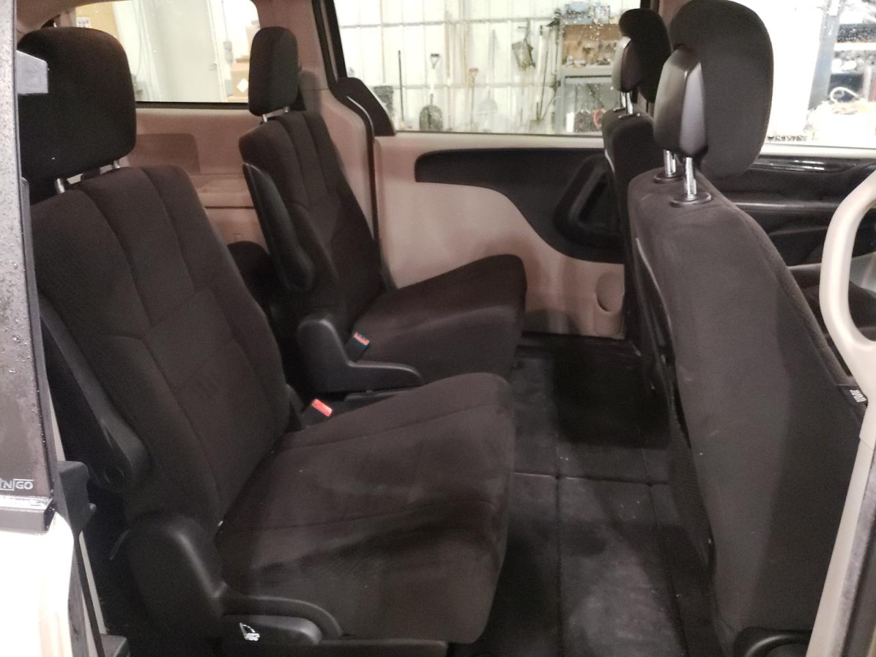 2012 Dodge Caravan - Image 11