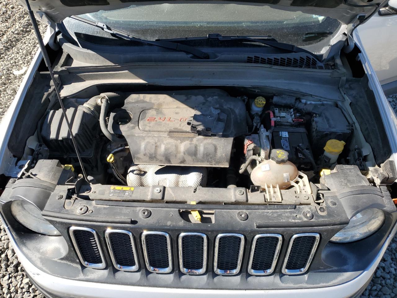 2016 Jeep Renegade - Image 11