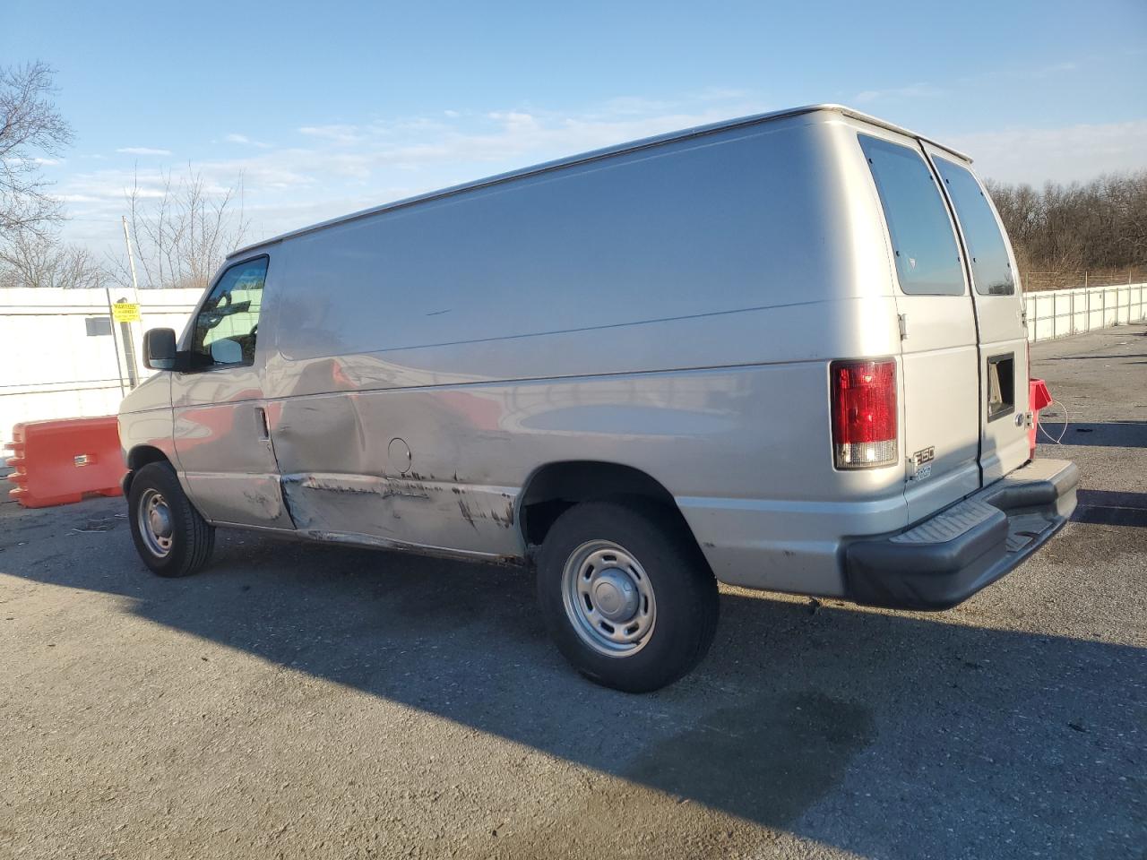 2004 Ford Econoline - Image 2