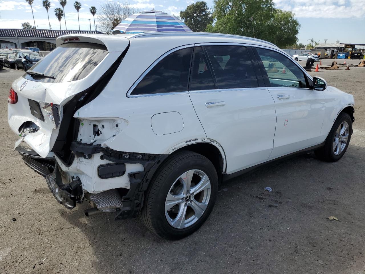 2017 Mercedes-Benz GLC - Image 3