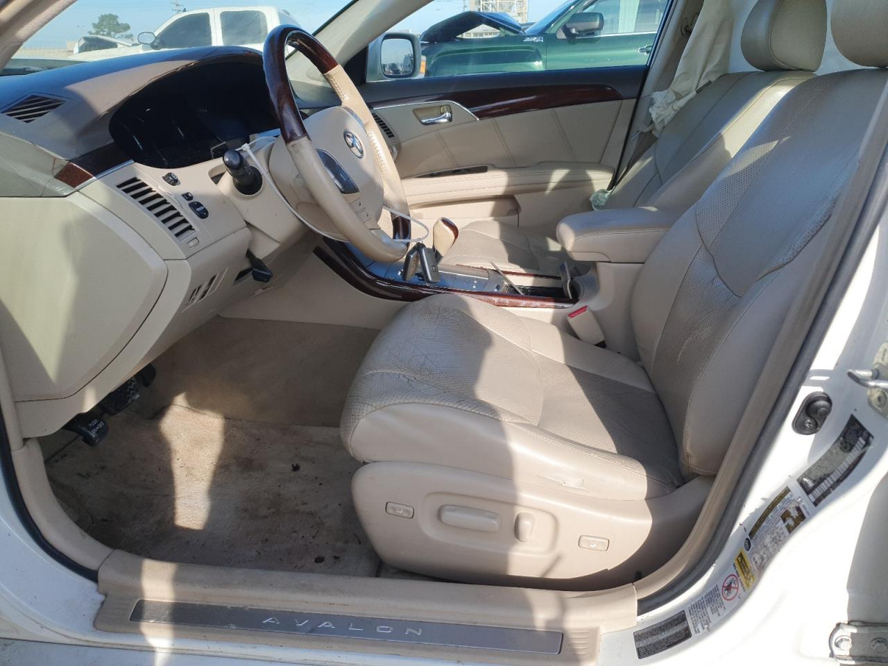 2008 Toyota Avalon - Image 7