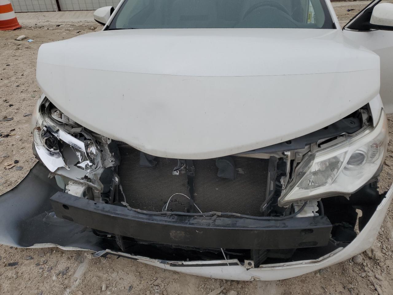 2012 Toyota Camry - Image 13
