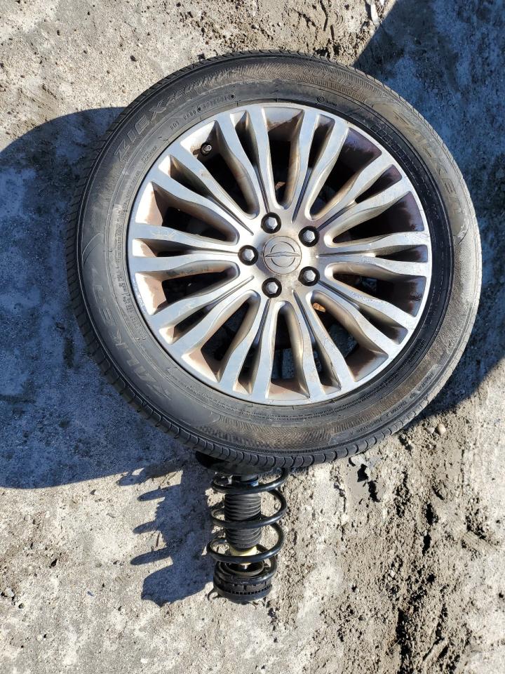 2013 Chrysler 200 - Image 12