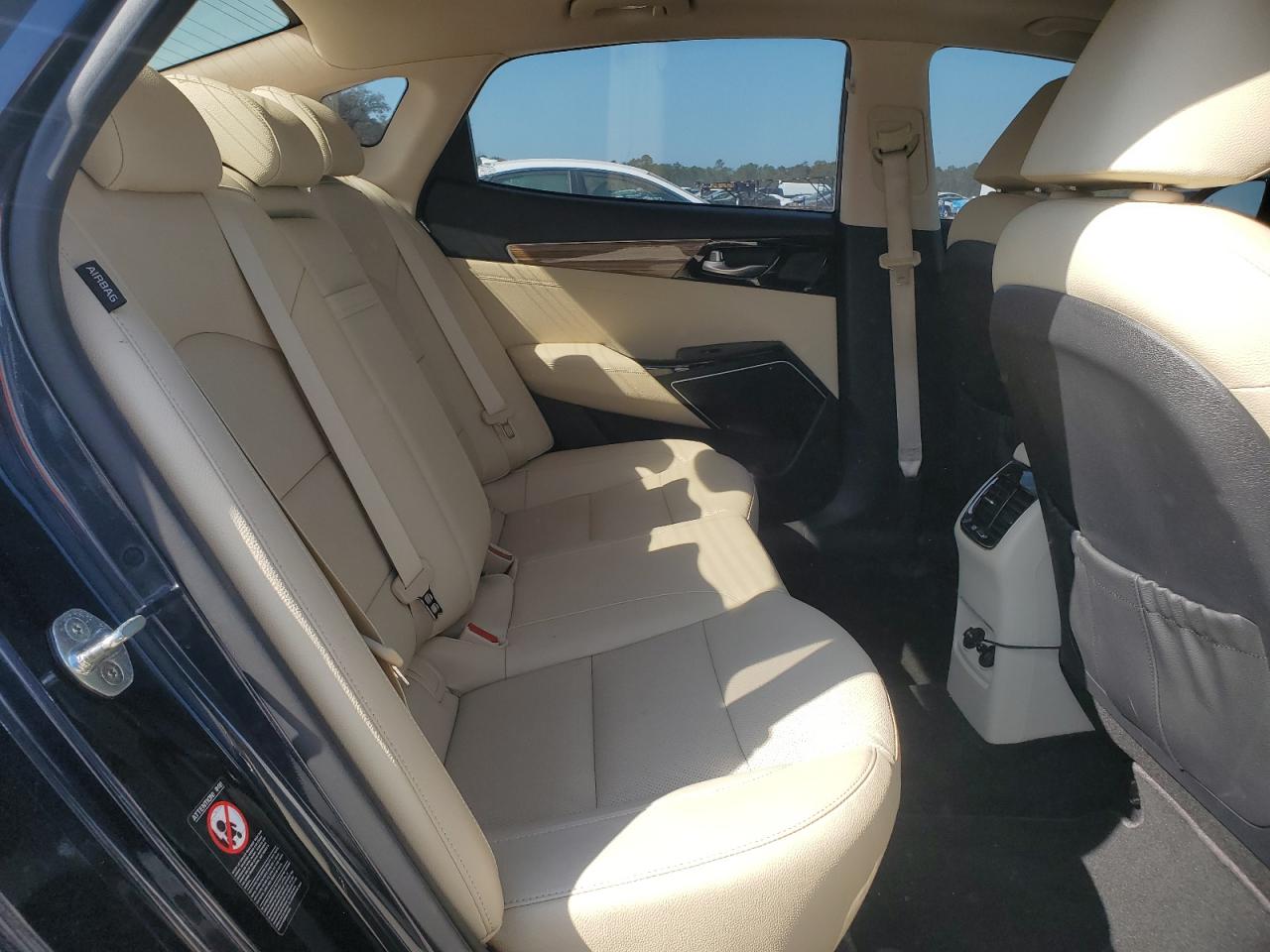 2017 Kia Cadenza - Image 10