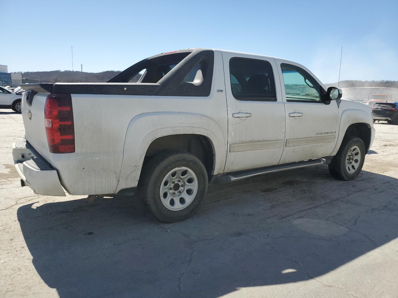 2009 Chevrolet Avalanche - Image 3