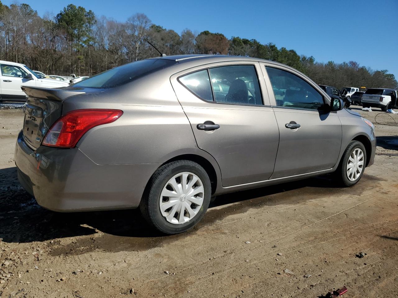 2015 Nissan Versa - Image 3