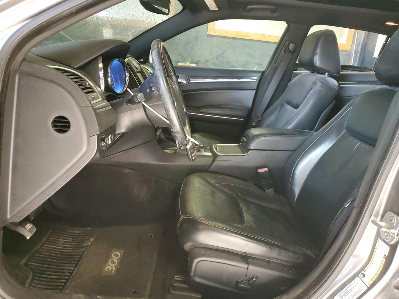 2011 Chrysler 300 - Image 7